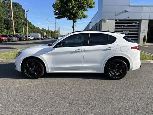 Used 2023 Alfa Romeo Stelvio Veloce AWD/4WD image 5