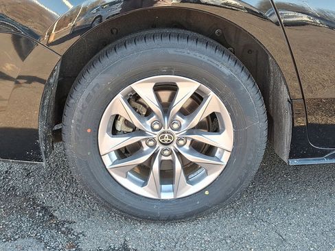 Used 2024 Toyota Sienna XLE image 29