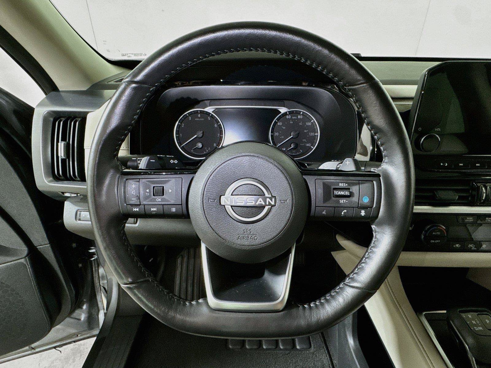 Used 2025 Nissan Pathfinder SL FWD image 9