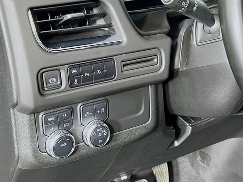 Certified 2023 GMC Yukon XL SLT AWD/4WD image 9