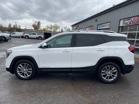 Used 2022 GMC Terrain SLT w/ Infotainment Package II image 4