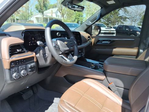 Certified 2025 Chevrolet Tahoe High Country AWD/4WD image 24