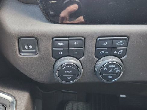 Used 2024 Chevrolet Silverado 1500 LTZ image 19