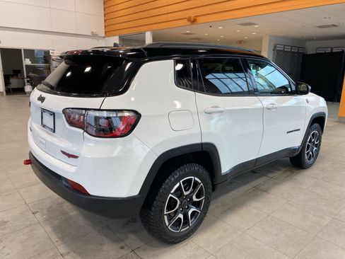 Used 2025 Jeep Compass Trailhawk image 5