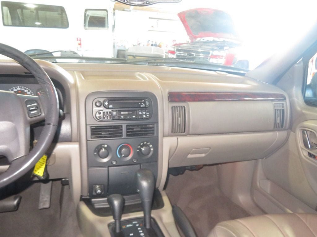 Used 2000 Jeep Grand Cherokee Laredo AWD/4WD image 38