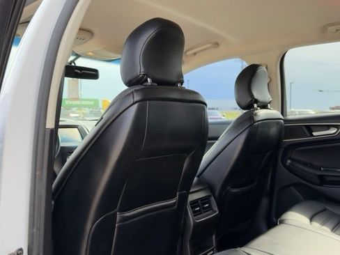 Used 2015 Ford Edge SEL w/ Equipment Group 201A FWD image 9