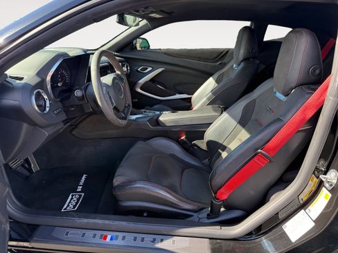 Used 2018 Chevrolet Camaro ZL1 image 10