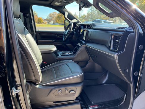 Used 2025 GMC Sierra 2500 AT4X image 7