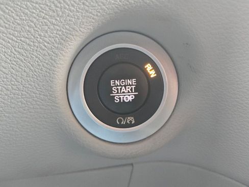 Used 2017 Chrysler Pacifica Touring-L w/ Tire & Wheel Group image 25