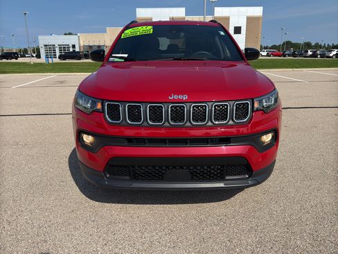 Used 2023 Jeep Compass Latitude AWD/4WD image 7