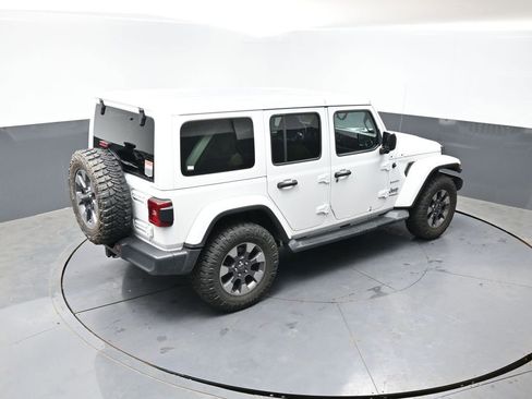 Used 2018 Jeep Wrangler Unlimited Sahara AWD/4WD image 11