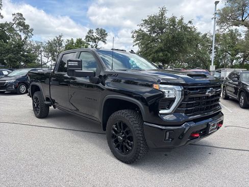 Used 2025 Chevrolet Silverado 2500 LTZ w/ LTZ Plus Package AWD/4WD image 3