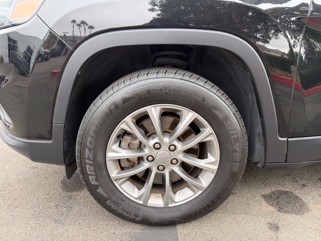 Used 2020 Jeep Cherokee Latitude Plus w/ Cold Weather Group AWD/4WD image 9