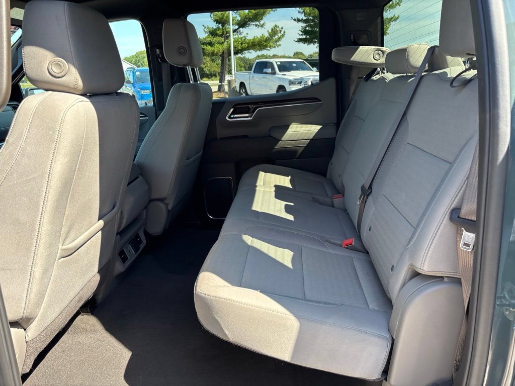 Used 2025 Chevrolet Silverado 1500 LT AWD/4WD image 18