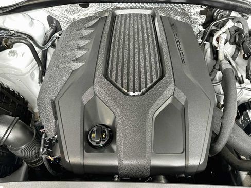 Certified 2026 Porsche Macan AWD/4WD image 31