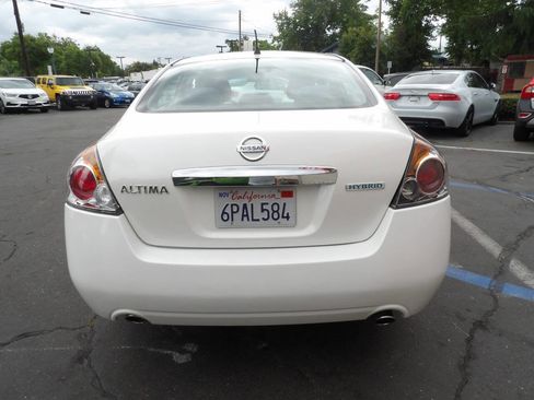 Used 2011 Nissan Altima Hybrid Sedan FWD image 9
