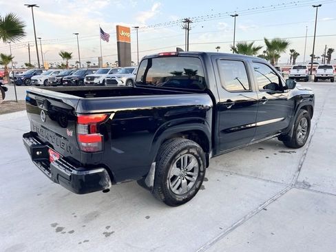 Used 2025 Nissan Frontier SV image 4