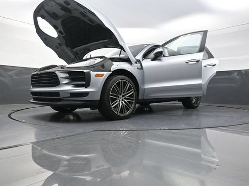 Used 2019 Porsche Macan AWD/4WD image 41