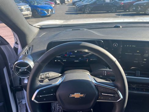 Used 2025 Chevrolet Equinox LT image 29