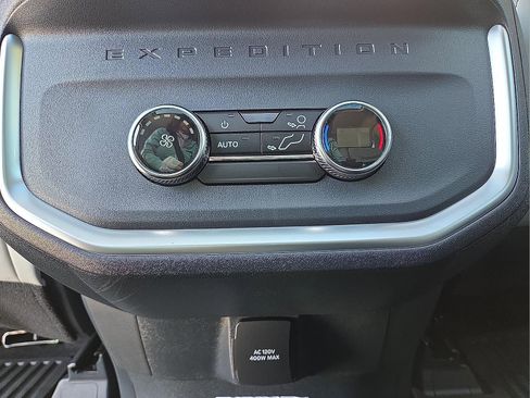 New 2026 Ford Expedition Active image 13