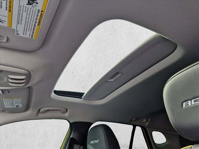 Used 2025 Chevrolet Trax ACTIV w/ Sunroof Package FWD image 15