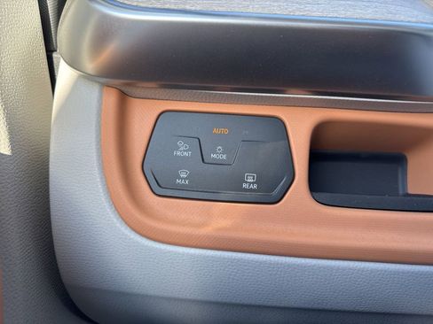 New 2025 Volkswagen ID. Buzz 1st Edition image 33