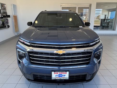 Used 2025 Chevrolet Traverse LT w/ Sun and Wheel Package image 5