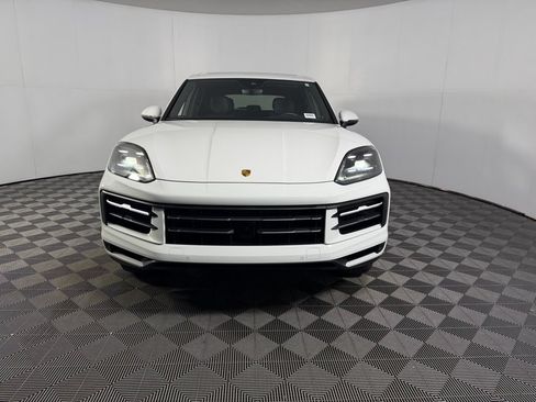 Used 2024 Porsche Cayenne AWD/4WD image 4