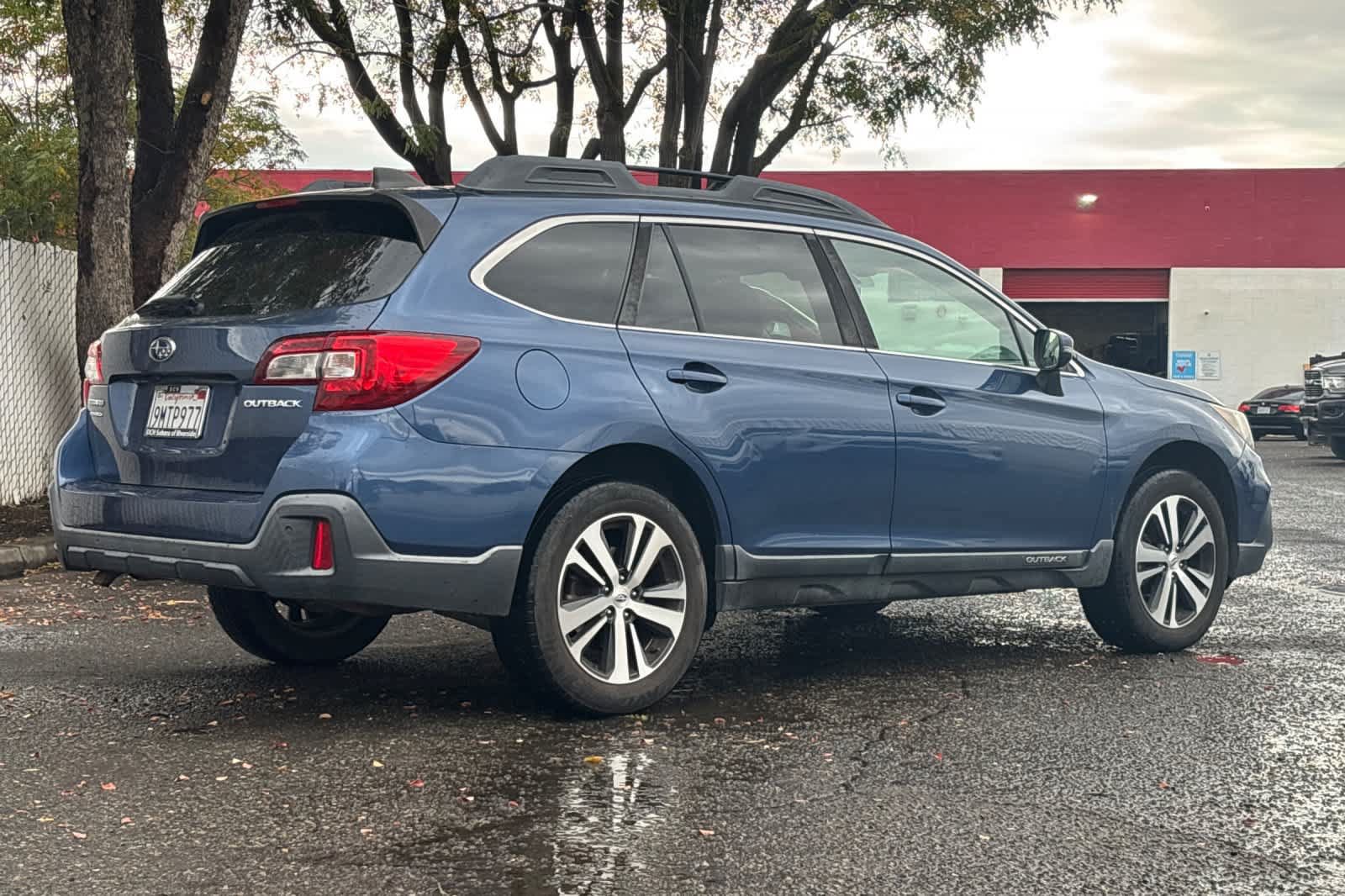Used 2019 Subaru Outback 2.5i Limited AWD/4WD image 2