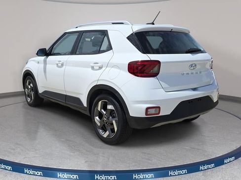 Used 2025 Hyundai Venue SEL FWD image 8