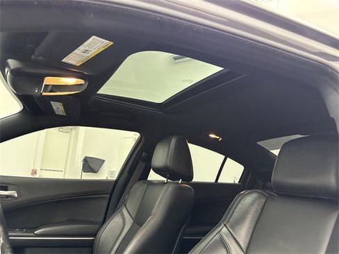 Used 2019 Dodge Charger SXT image 14