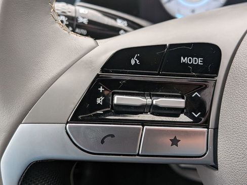 Used 2025 Hyundai Elantra SEL image 14