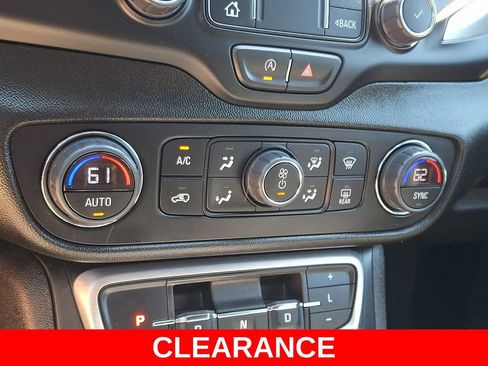 Used 2024 GMC Terrain SLT AWD/4WD image 16