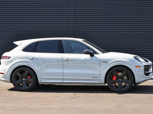 New 2025 Porsche Cayenne Turbo image 8