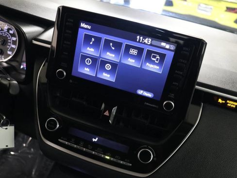 Used 2022 Toyota Corolla LE image 29