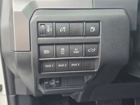 Certified 2025 Toyota Tacoma TRD Off-Road AWD/4WD image 25