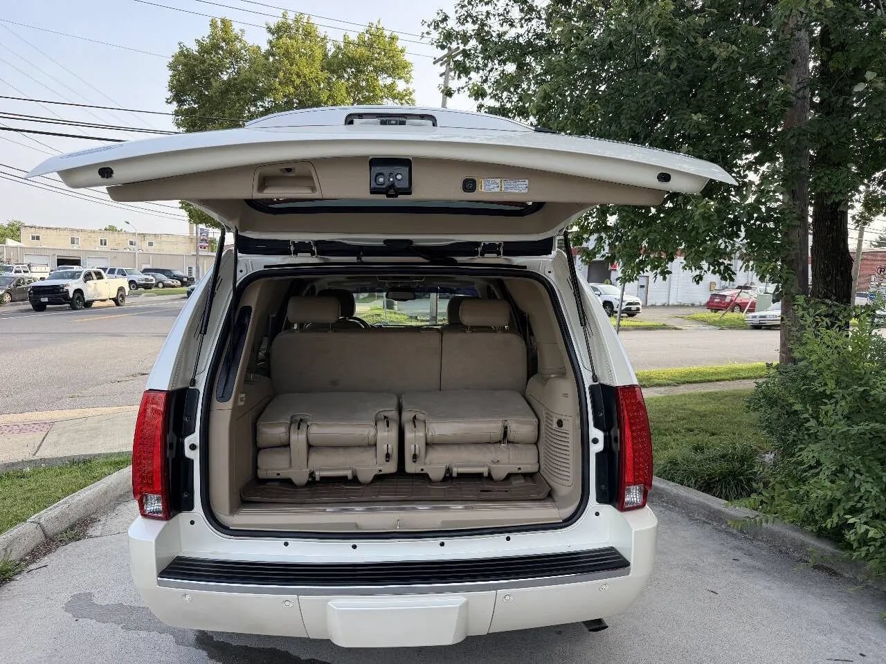 Used 2009 Cadillac Escalade 4WD Hybrid image 43