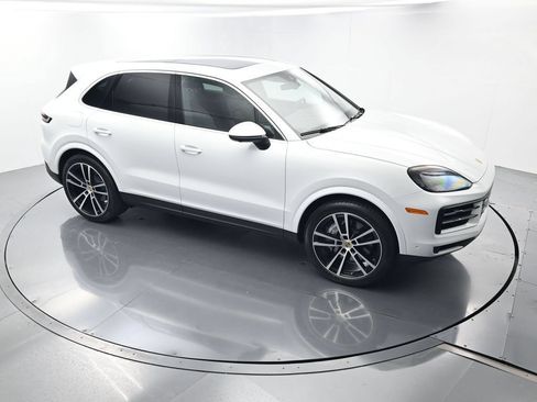 Certified 2024 Porsche Cayenne AWD/4WD image 40