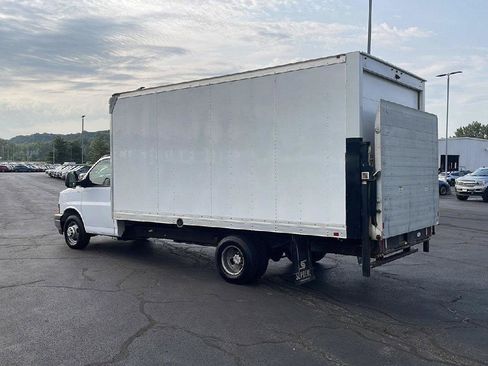 Used 2021 Chevrolet Express 4500 Extended w/ Power Convenience Package RWD image 3