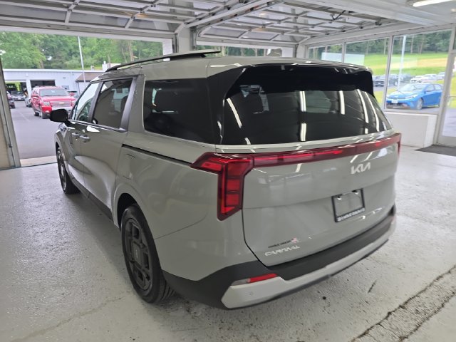 Used 2025 Kia Carnival EX FWD image 3