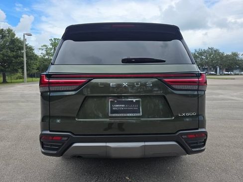 Used 2024 Lexus LX 600 4WD w/ Premium Package image 4