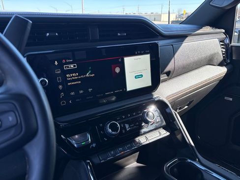 Used 2025 GMC Sierra 2500 AT4 w/ AT4 Premium Plus Package image 19