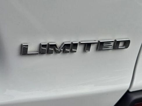 Used 2019 Jeep Cherokee Limited FWD image 33
