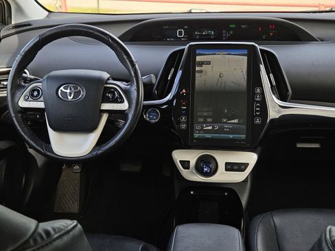 Used 2018 Toyota Prius Prime Premium image 30