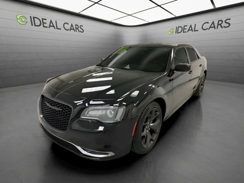 Used 2022 Chrysler 300 Touring w/ Sport Appearance Package RWD image 1