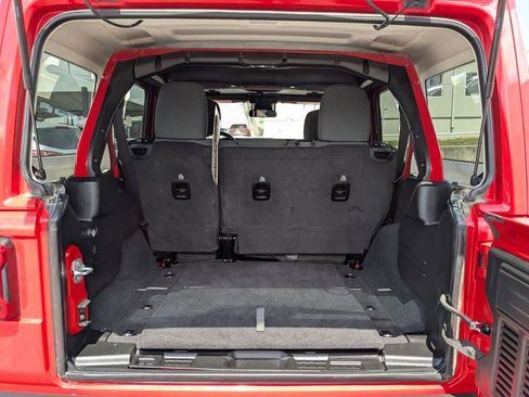 Used 2025 Jeep Wrangler Unlimited Rubicon image 28