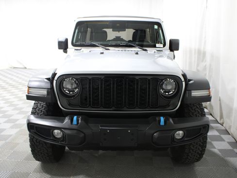 Used 2024 Jeep Wrangler Unlimited AWD/4WD image 23