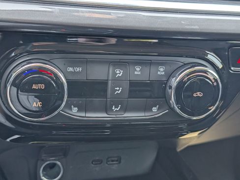 Used 2024 Chevrolet Trax ACTIV image 12