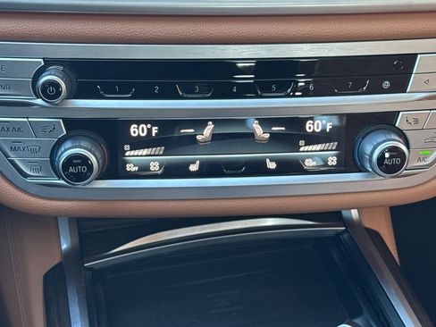 Used 2022 BMW 740i w/ Premium Package image 21