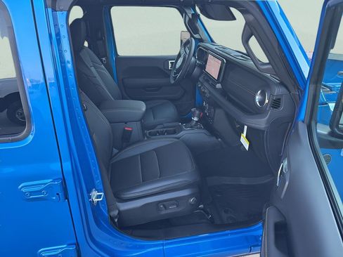 New 2026 Jeep Gladiator Sport AWD/4WD image 12
